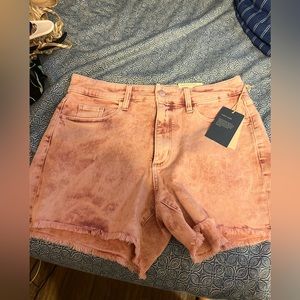 Kohls size 8 pink jean shorts